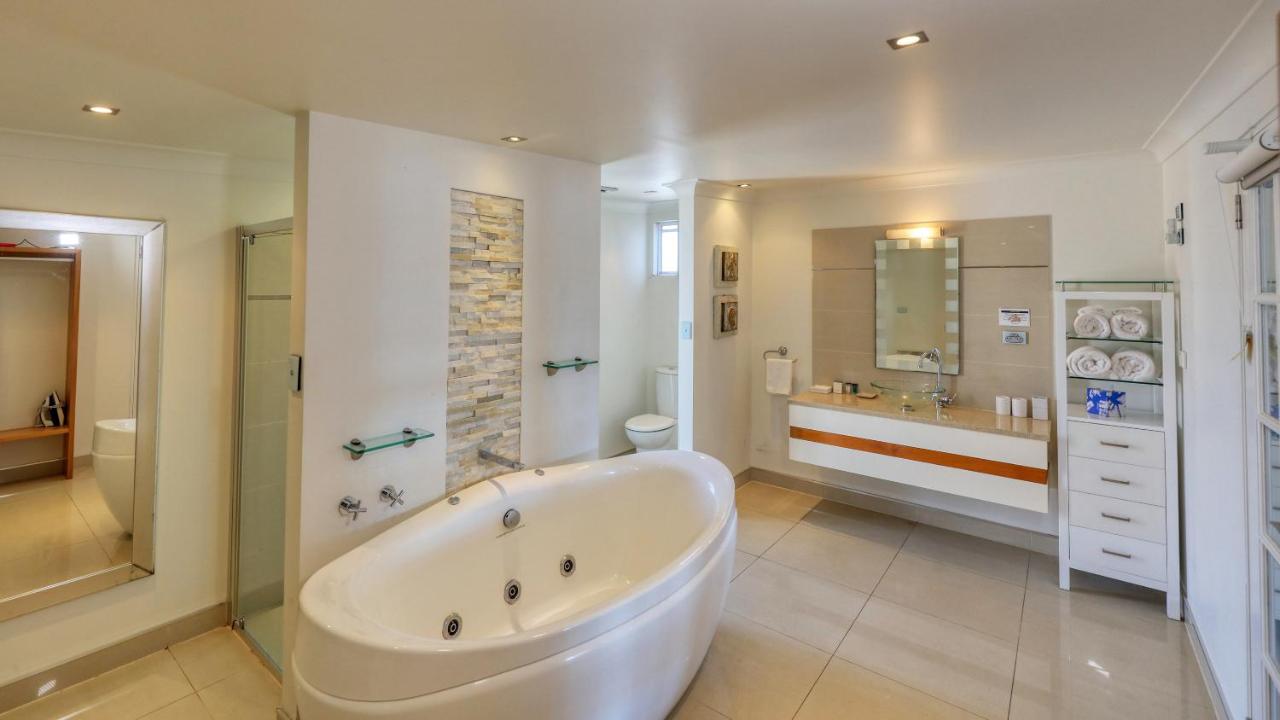 Penthouse - The King Room with Spa and Sea Panorama Balcony - Image 2